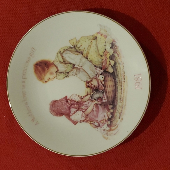 Holly Hobbie 'A Mother's Gift' decorative plate 1981 Limited Edition - Picture 1 of 8
